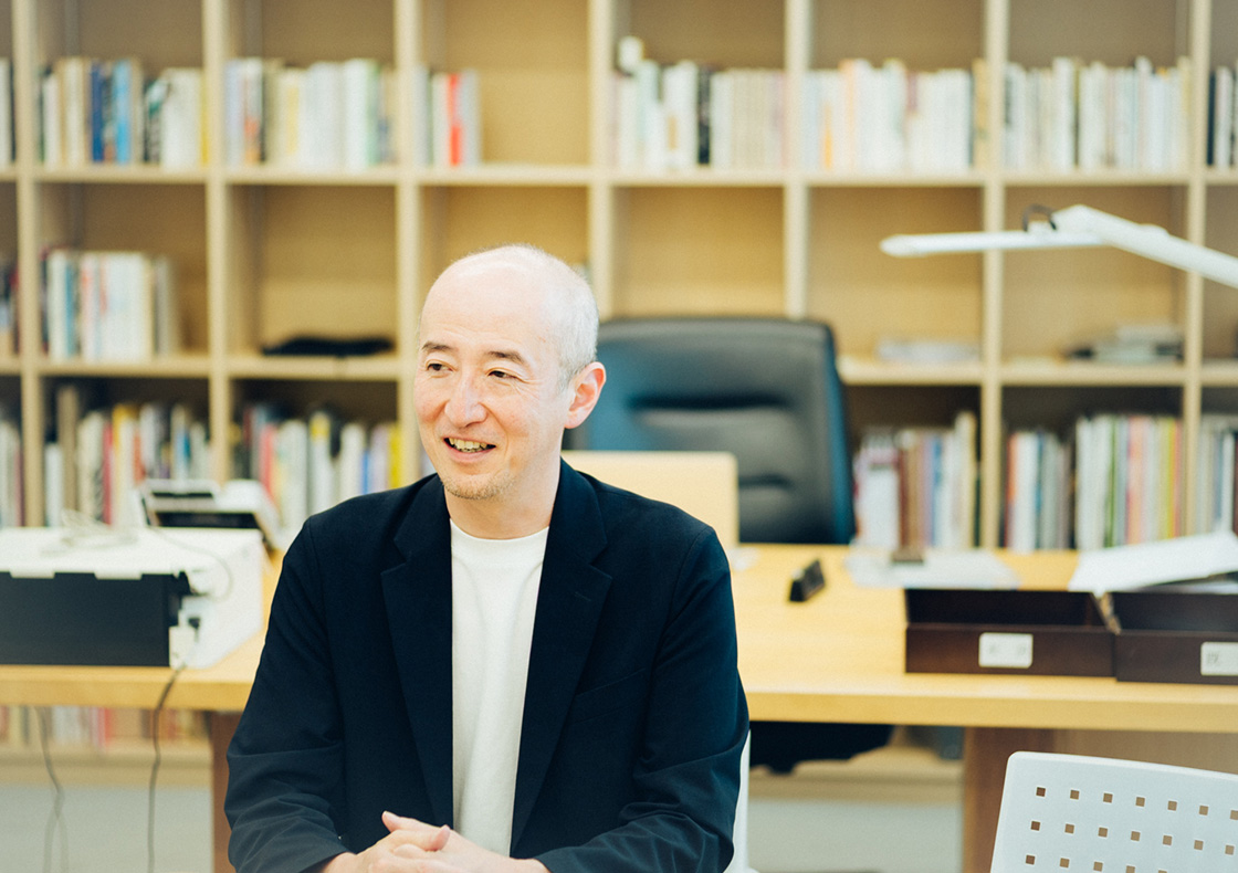 金沢21世紀美術館館長 鷲田 めるろ