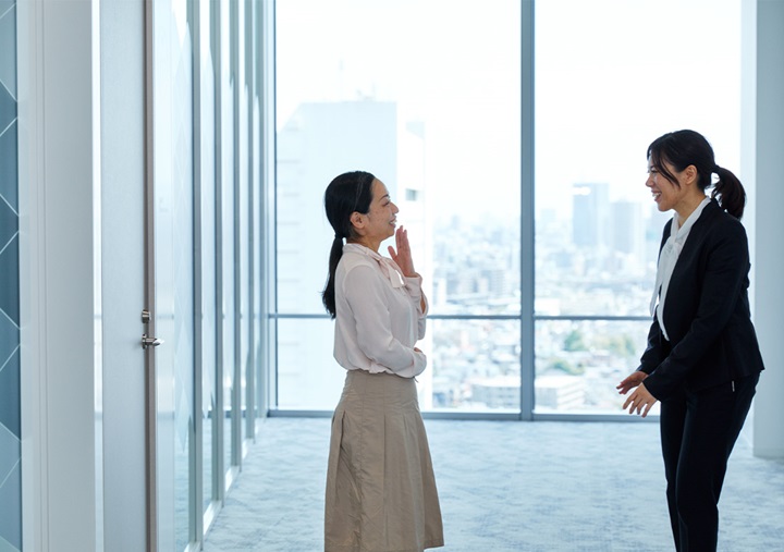 On the left: Dr. Ayako Onzo, Neuroscientist. On the right: Dr. Eri Nakazaki, Researcher, Kirin Central Research Institute, Research & Development Division, Kirin Holdings Company, Limited.