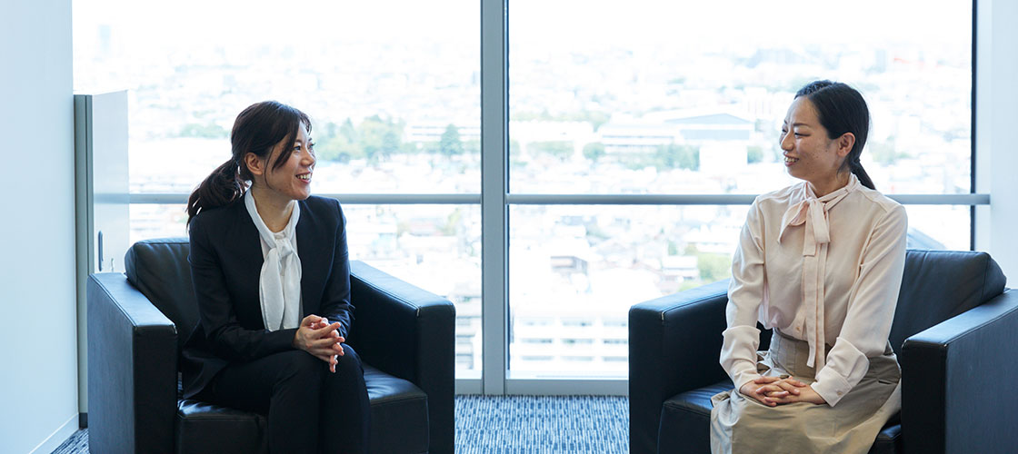 On the left: Dr. Eri Nakazaki, Researcher, Kirin Central Research Institute, Research & Development Division, Kirin Holdings Company, Limited. On the right: Dr. Ayako Onzo, Neuroscientist.